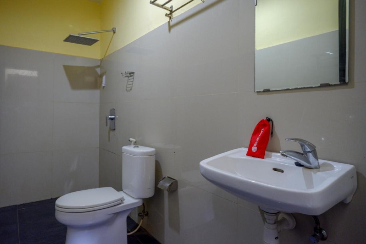 Hotel Reddoorz Near Citraland Waterpark Kendari Lepoleop Zewnętrze zdjęcie